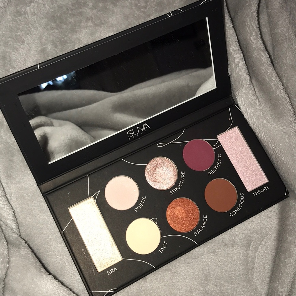 SUVA protege eyeshadow palette